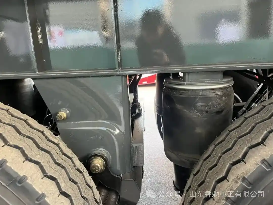 Side-Tilting Dump Semi-Trailer
